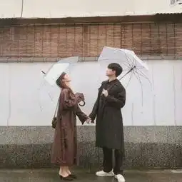 最新帅哥美女亲密情侣微博头像2018你伤我总是那么无意