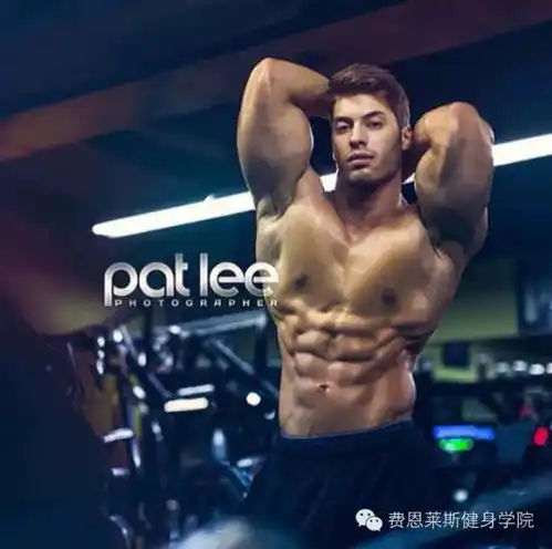 肌肉男人力量的象征