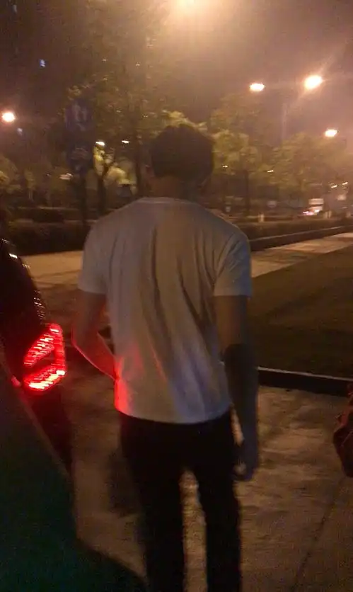 内娱男明星背影图鉴,孰美