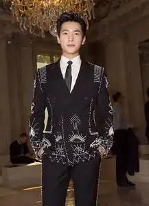 杨洋时尚定制西装,为什么他偏爱花花的西装