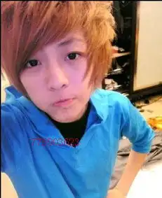 我百度空间有照片,18岁男娃娃脸,要留什么发型和衣服搭配呀