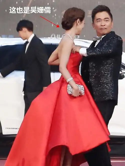 吴宗宪也太恶心了,女儿30岁了毫不避讳,还当众亲吻搂腰