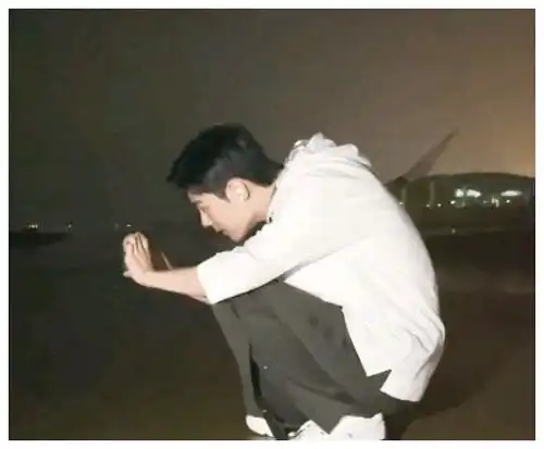 肖战久违的欢乐,自由的放浪内心平静,男人的快乐就是独处的宁静