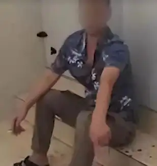 9岁儿子被捅12刀,企业家父亲殡仪馆守半年,为何只字不提赔偿