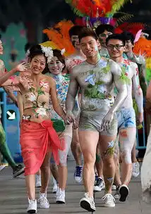 杭州10对情侣举办裸婚典礼