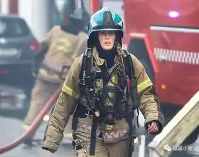 她,脱掉一身厚重的消防制服,竟然是一个女神啊.....撩人.....