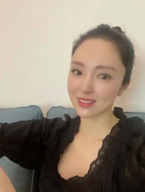组图董璇避谈新恋情工作室晒潜水视频身姿曼妙大长腿抢镜