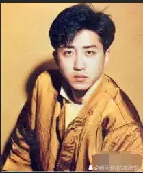 同样是18岁,陈赫是校草,邓超是型男,而鹿晗18岁却长这样