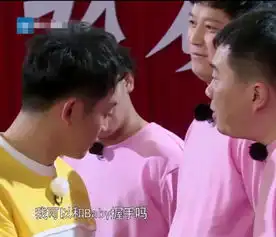 男粉丝想和杨颖握手,有谁注意郑恺下意识的反应对杨颖很重视
