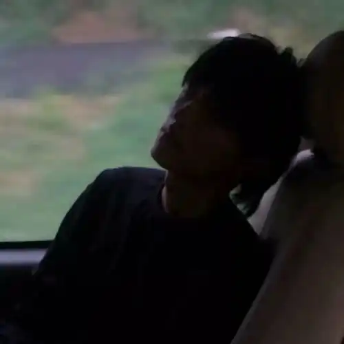 男头丨没有合适的伞那就一直淋雨吧
