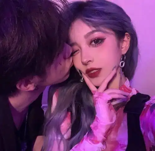 情侣头像恋爱太难了拜个把子吧恋爱太难了拜个把子吧