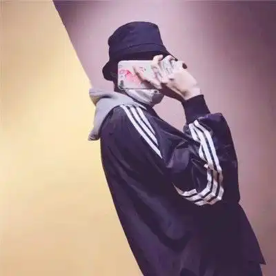 情侣头像青春真如醇酒,似乎都在那一夜被一饮而尽,熏然而芬芳