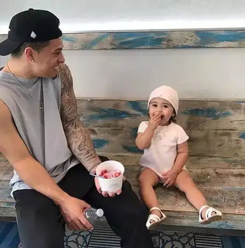 女大三的姐弟恋真牛,这是一对坐拥近四百万粉丝健身网红情侣