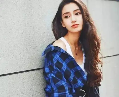 杨颖录制我要上春晚,坐姿仪态被李思思碾压,这就是差距