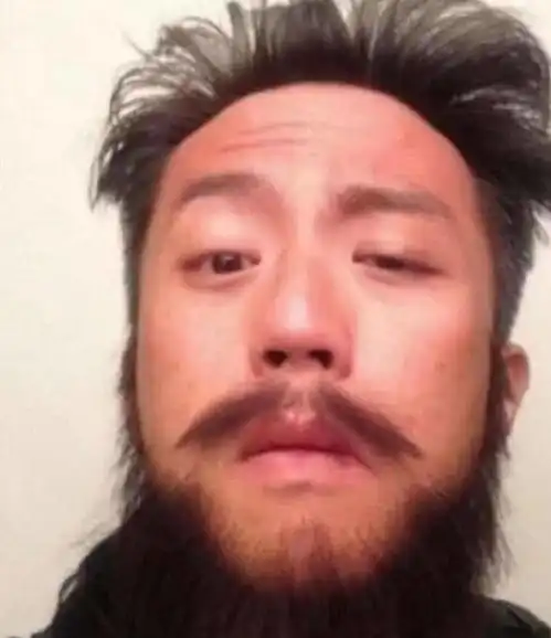 当男星留上胡子,易烊千玺魅力十足,看到鹿晗终于相信他30岁了