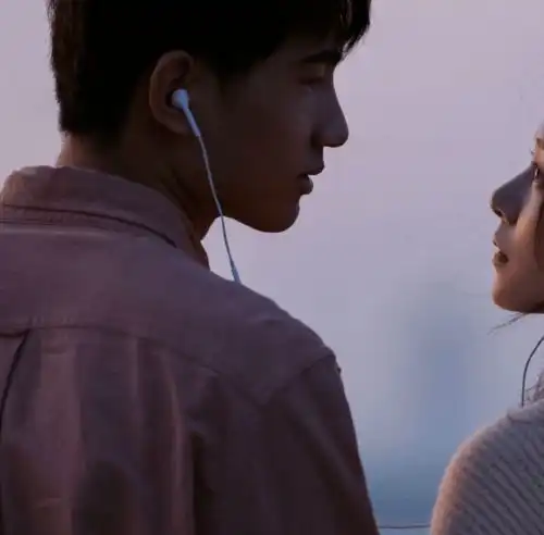 情侣头像我已经不知道以后遇到的人要有多耐心才可以让我感受到爱