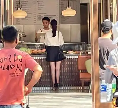 尴尬网友偶遇baby拍戏发生图吐槽其身材感觉很路人