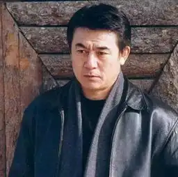 这部大牌如云的新电视剧,又能见到张嘉译大叔霸气的走路姿势了