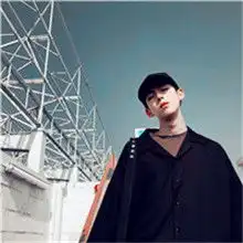 阿宝色头像男暖暖的色调陪衬了大暖男