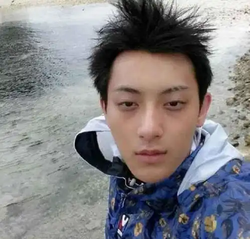 陈晓晒自拍遭吐槽,看看吴亦凡黄子韬王源的自拍,哪个更有毒