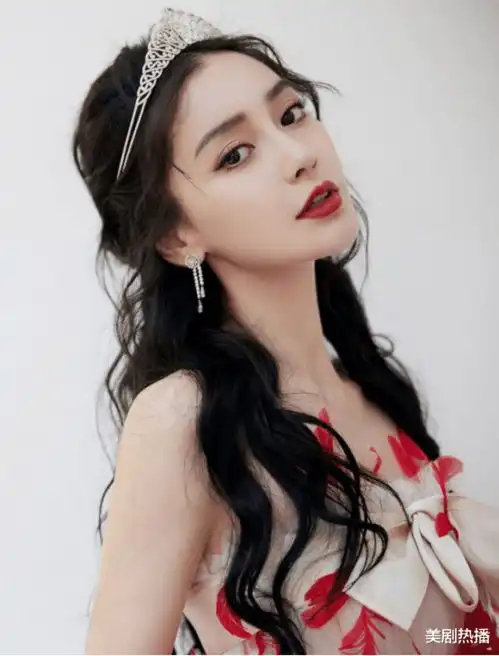 杨颖情人节发文令人费解,疑暗示自己单身,婚姻状态又惹猜忌