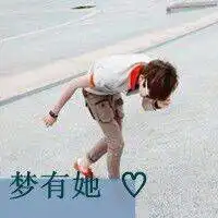 站在路灯次第亮起的初夏
