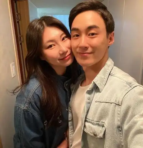 韩国健身情侣,微胖阿姨配肌肉小鲜肉,网友调侃保养得真好