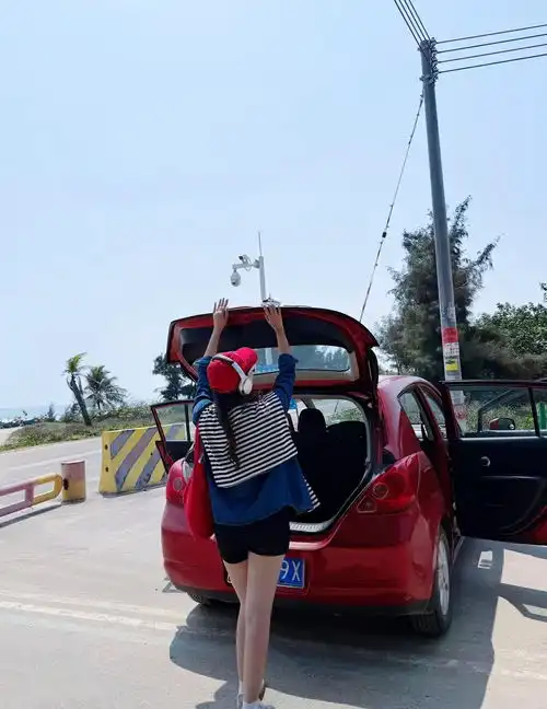 向上的生命力比皮囊更有杀伤力辣妹美式穿搭车内拍照吴川做个酷girl