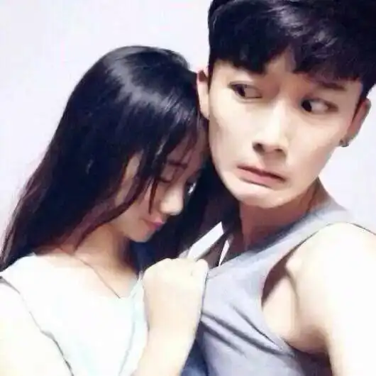 求情侣头像要高清的越多越好谢谢