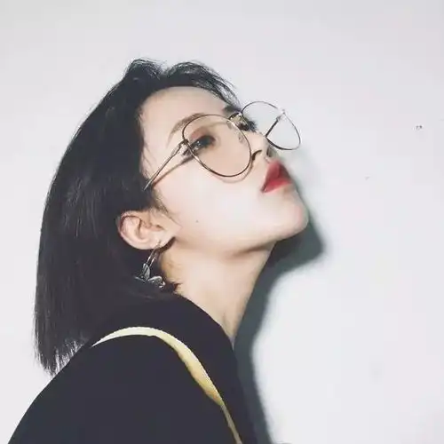 男生最讨厌女生的4个动作,吧唧嘴没教养,最后一个辣眼睛