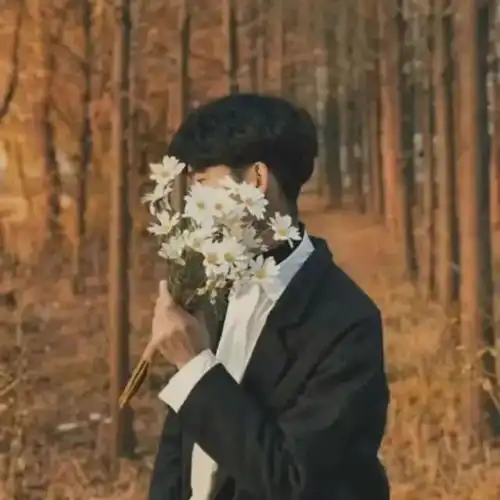 拿花的情侣头像浪漫文艺山野万里,你是我藏在微风中的欢喜