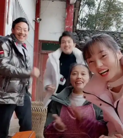 又一对网红情侣翻车,因分红不均闹掰,男方被曝已有孩子