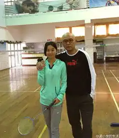 孟非18岁女儿美国留学照曝光笑容甜美气质佳