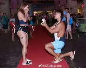 中国健身圈第一对强势虐单身汪的健身情侣,肌肉男是这样求婚的的