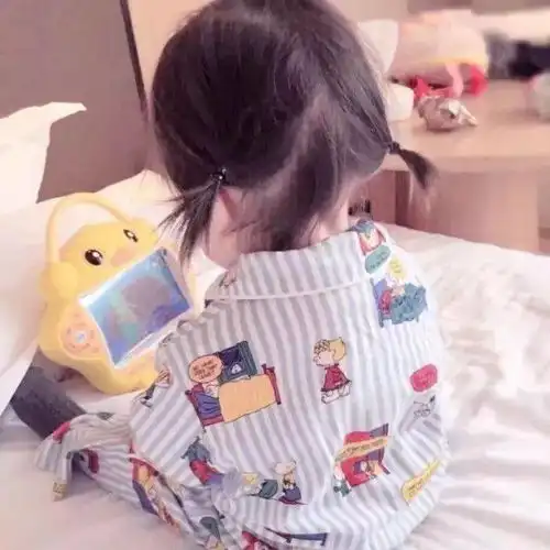 情侣头像单向的奔赴永远毫无意义
