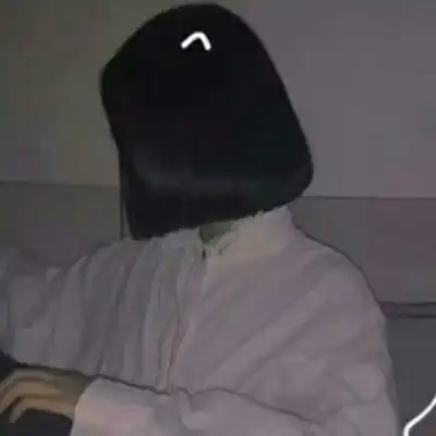 不明显情侣头像一男一女还没长大就老了