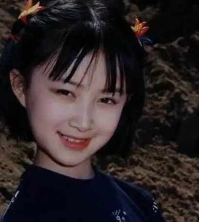 她颜值堪比范冰冰,被誉为娱乐圈最干净女星,出道27年没名气