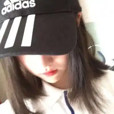 女生头像可爱呆萌真人侧脸,哭哭啼啼想挽留的人