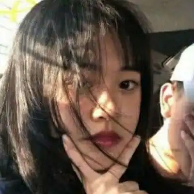 情侣头像一人一半卖萌2020可爱情侣头像真人一人一半