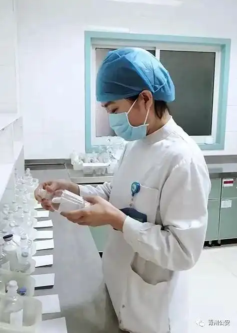 他们是准爸爸是警医夫妻档,但他们更是奋战在一线的政法干警