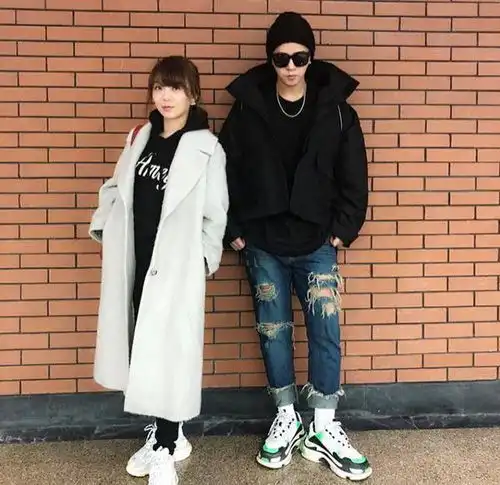 42岁经纪人小霜晒混血宝宝萌照宣布产女喜讯,罗志祥秒送祝福好可爱呀