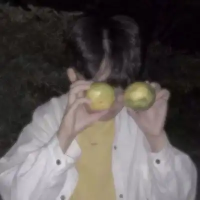 抖音情侣头像一左一右高低调独唱反调