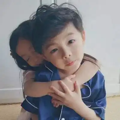 君可见,海棠花开一生有人为你等卿可见,刺绣每一针有人为你疼什么意思