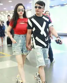 明星夫妇机场秀,邹市明冉莹颖穿情侣装,杨烁王黎雯风格差异大