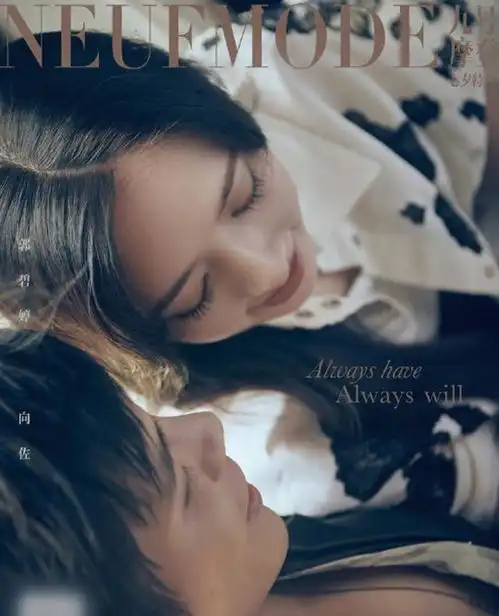向佐郭碧婷七夕甜秀恩爱,戴婚戒拍大片,依偎在一起耳语超甜蜜