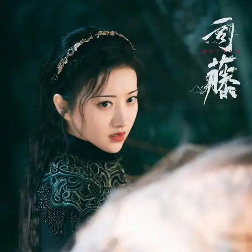 杨紫清宫造型有点俏,生图看出真实颜值,柳叶眉能与景甜媲美