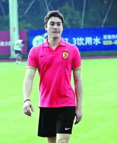 里皮翻译四国混血女粉丝众多