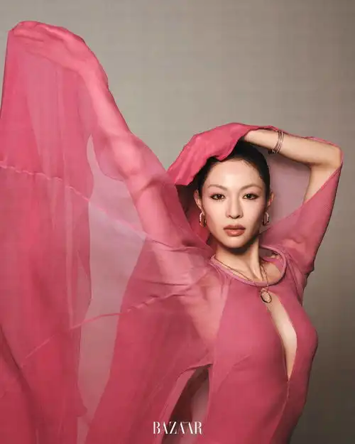 钟楚曦穿黑裙优雅矜贵露美背性感撩人尽显复古风情