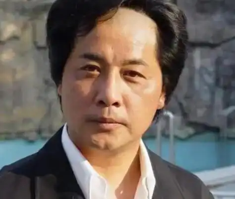 王霙