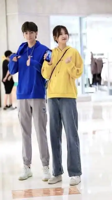 谁不喜欢有个能陪自己犯二的对象呢,这对情侣也太让人羡慕了